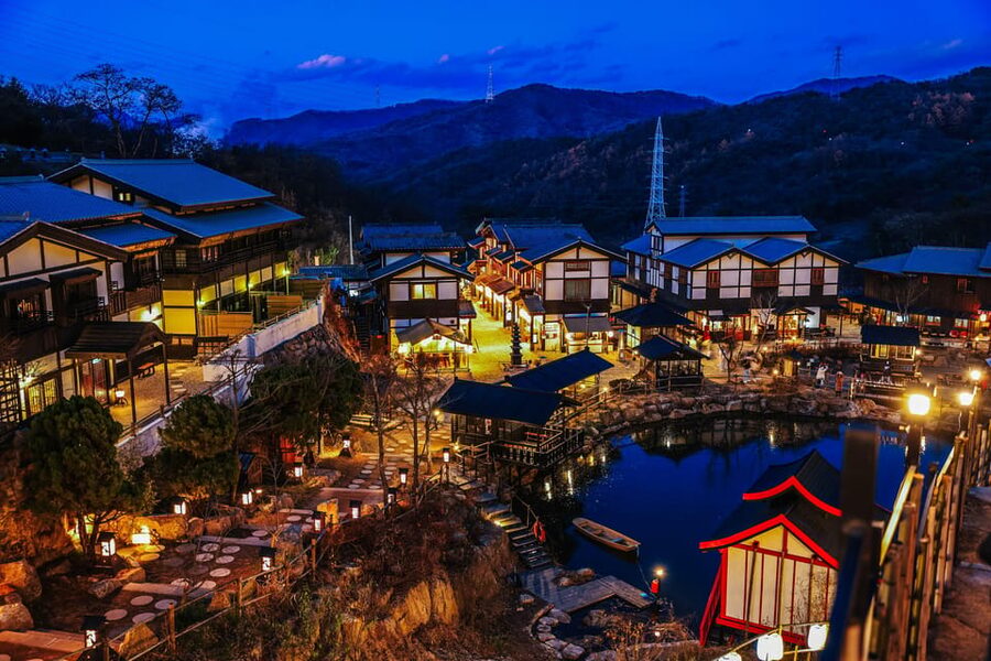 Seoul: Mt. Seorak & Nami Island & Eobi Ice Valley Day Tour - Eobi Ice Valley and The Stay Healing Park Starlight Garden: Winter Visuals in a Short Window