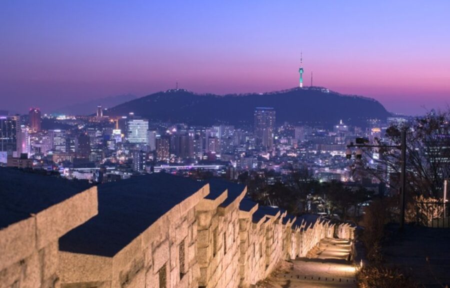 Seoul: Nighttime Tour of Palace, Market, Naksan Park & More - Cheonggyecheon stream: the calm pause in the middle of Seoul