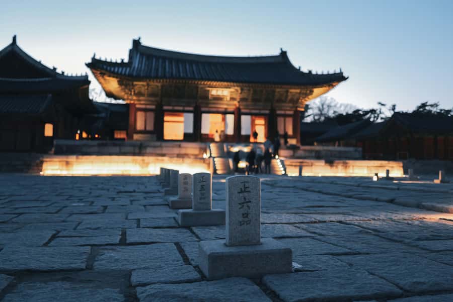 Seoul: Palace, Temple and Market Guided Foodie Tour at Night - How the 4-Hour Route Works for Your Feet and Your Hunger