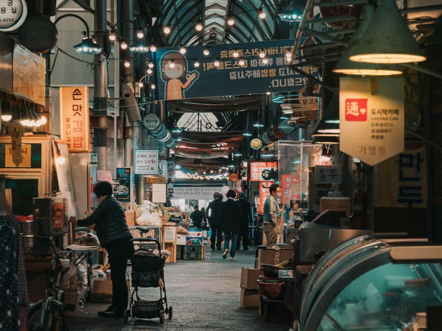 Seoul: Palace, Temple and Market Guided Foodie Tour at Night - Should You Book This Night Tour of Palaces and Markets?