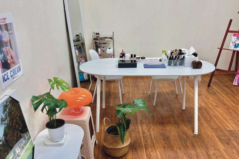 Seoul: Personalized Korean-style Makeup Experience - Eyeliner Design for Your Eye Shape