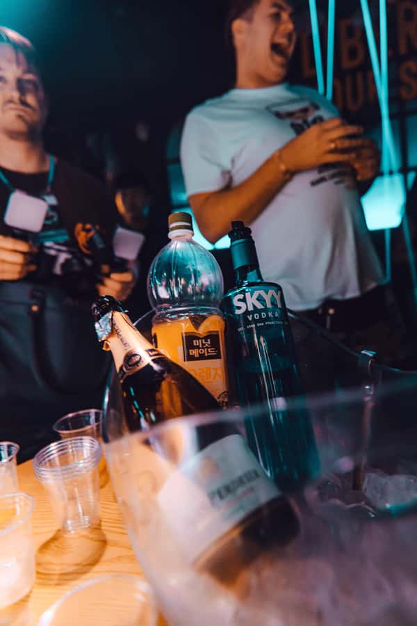 Seoul: Premium Pub Crawl with Limitless Drinks - Key things that make this pub crawl work
