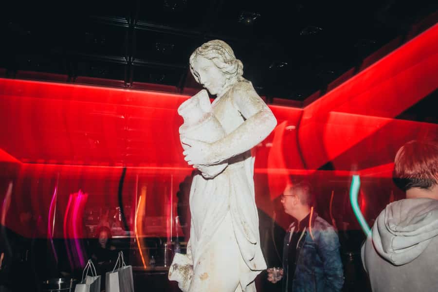 Seoul: Premium Pub Crawl with Limitless Drinks - Stop 1 and the first venue time window