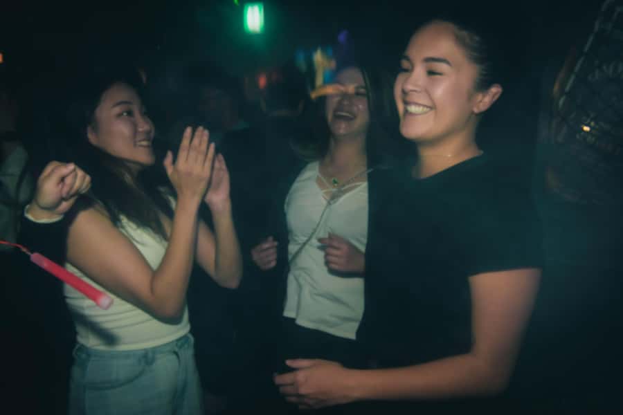 Seoul: Premium Pub Crawl with Limitless Drinks - Itaewon for 4 hours: the heart of the night