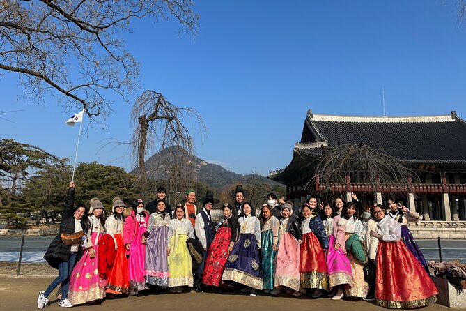 Seoul Private 4 Hour Tour with A Korean Buddy - Gyeongbokgung Palace and the Royal-Court Lens
