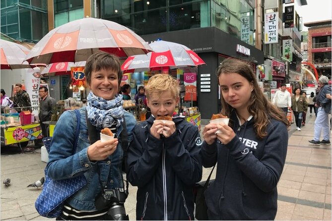 Seoul Private 4 Hour Tour with A Korean Buddy - Dongdaemun, Design District Stops, and Night Market Energy