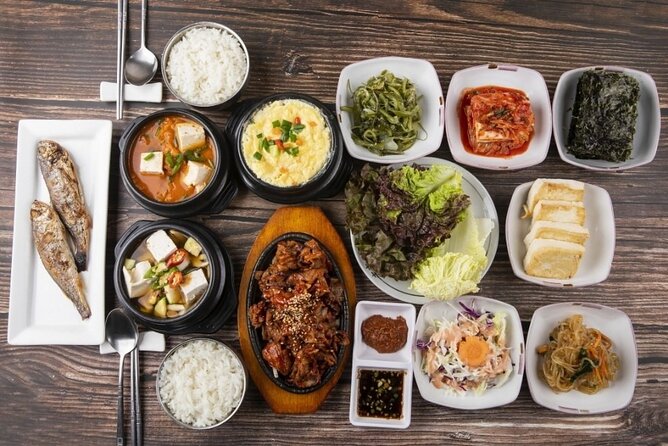 Seoul Private Tour: Palace, Bukchon, Insadong & Han River Cruise - Bukchon Hanok Village: Learning How People Lived, Not Just How It Looks