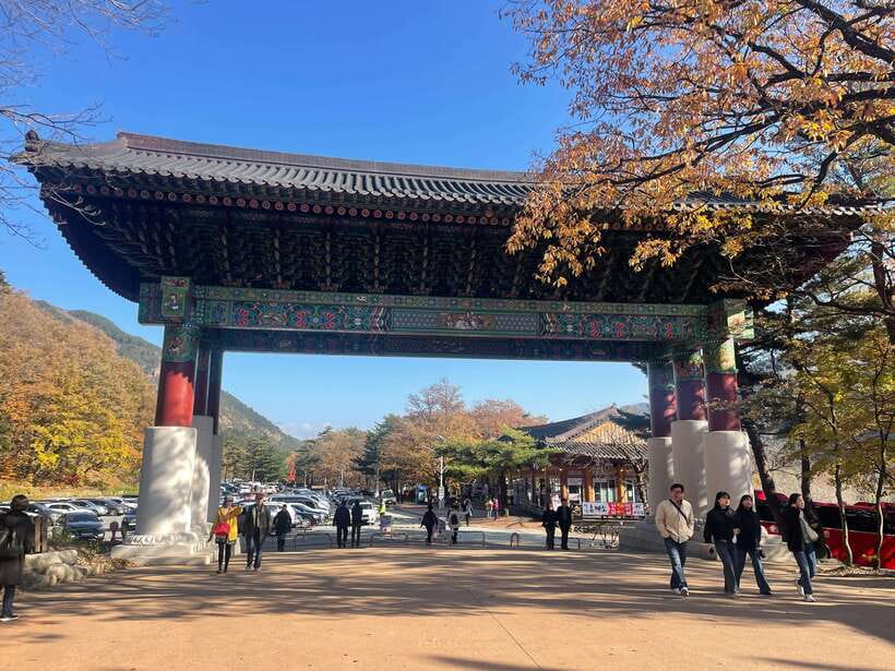 Seoul: Seorak Mountain, East DMZ, and Sokcho Tour - Private Seorak Mountain and East DMZ in one day: the core idea