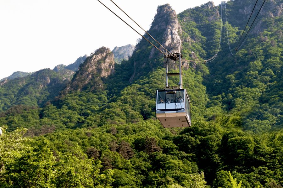 Seoul: Sokcho beach, market, hot spring and Seorak Cable Car - Sokcho Beach: A Real Shoreline Walk to Start the Day