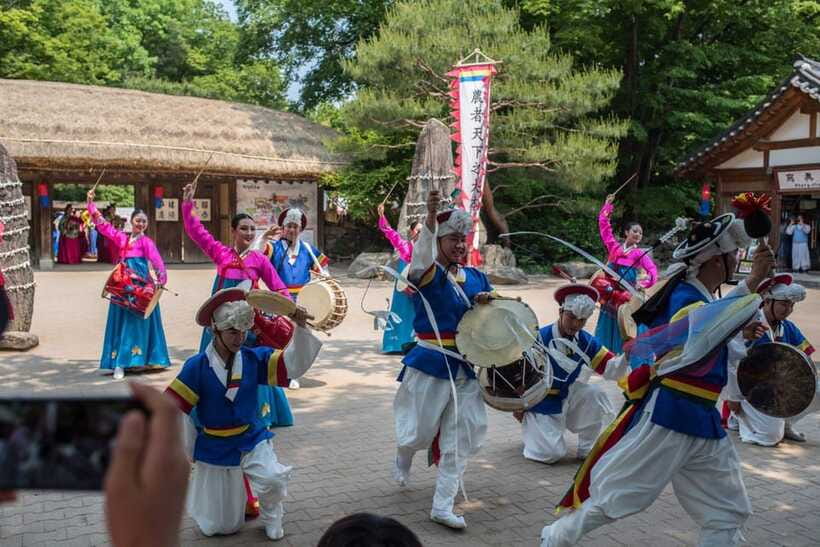 Seoul: Suwon Hwaseong, Folk Village, & Starfield Library - English guides, comfortable transport, and how the group day stays smooth