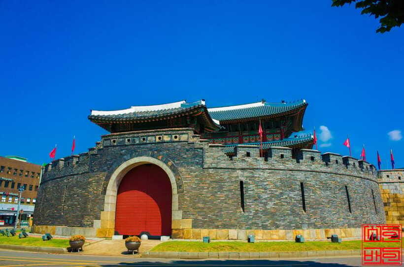 Seoul: Suwon Hwaseong, Folk Village, & Starfield Library - Price and value: why $56 adds up for a 10-hour, ticketed day