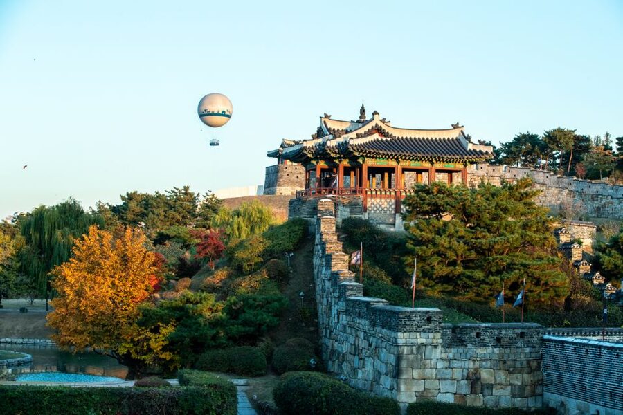 Seoul: Suwon Hwaseong Fortress & Korean Folk Village Tour - Guides: humor, history, and making the day feel easy