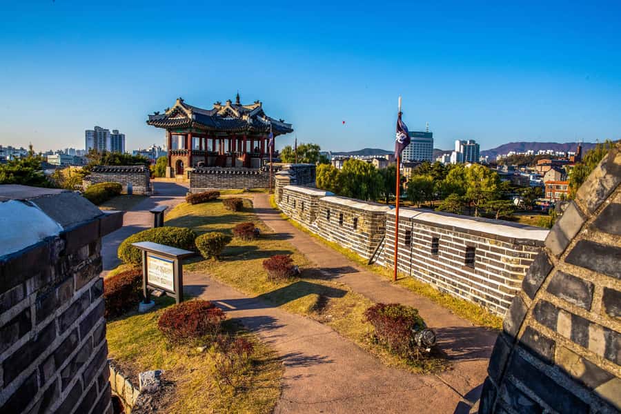 Seoul : Suwon Hwaseong Fortress+Starfield Library+Waujeongsa - Waujeongsa Temple: gold-leaf Buddha and calm stone details
