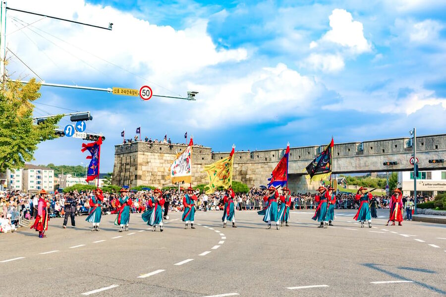 Seoul: The 62nd Suwon Hwaseong Cultural Festival Day Tour - Weather, crowds, and comfort: the stuff that can make or break your day