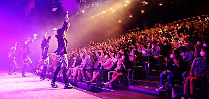Seoul: The Painters Live Art K-pop Dance Show Ticket - Who should book, and who might not love it