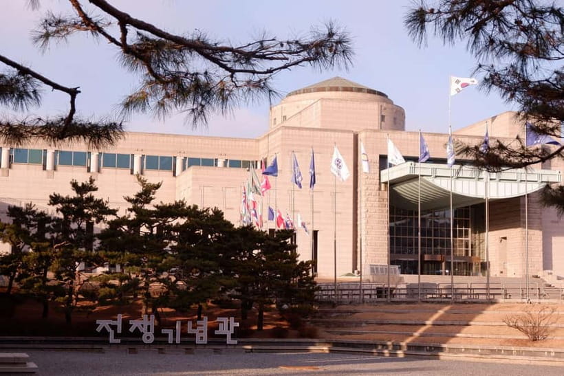 Seoul: The War Museum, Jogyesa, and Tapgol Park Tour - Jogyesa Temple: Korean Buddhism you can actually feel