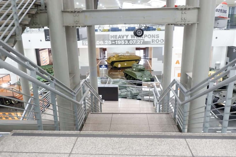Seoul: The War Museum, Jogyesa, and Tapgol Park Tour - Full-day option: palace, hanok villages, and the market lunch