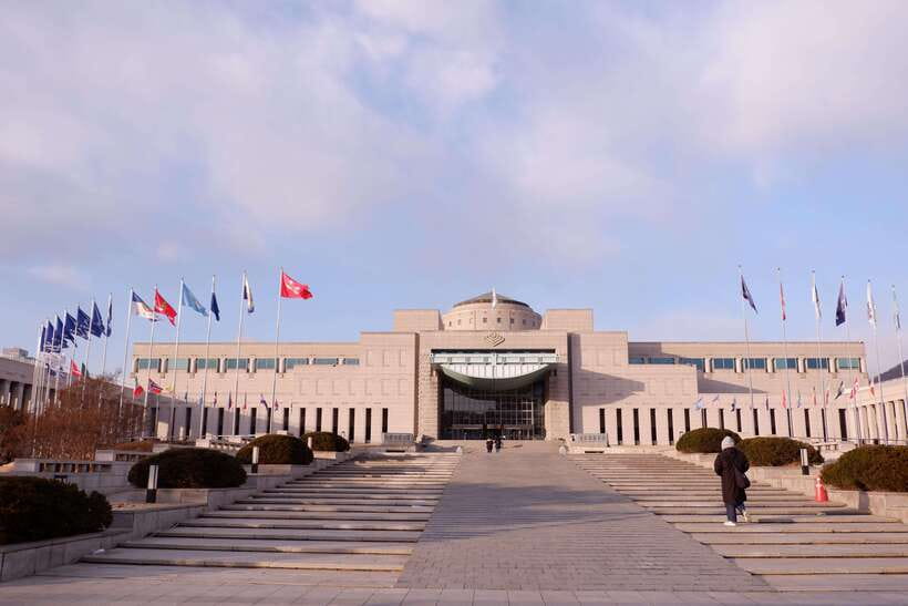 Seoul: The War Museum, Jogyesa, and Tapgol Park Tour - Meeting points and how the day usually runs