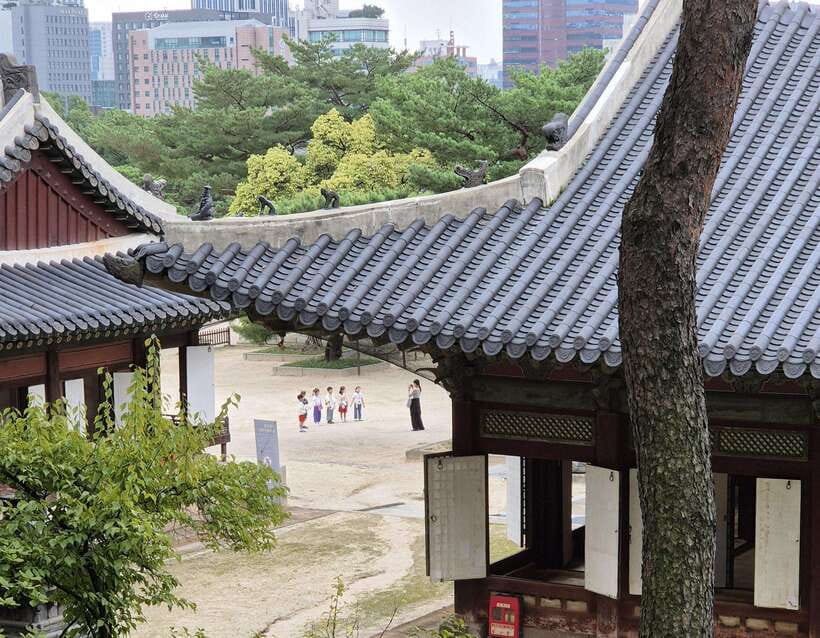 Seoul: UNESCO Palace and Street Foods Guided Tour - Price and value: $60 for two palaces, a guide, and street-food tasting