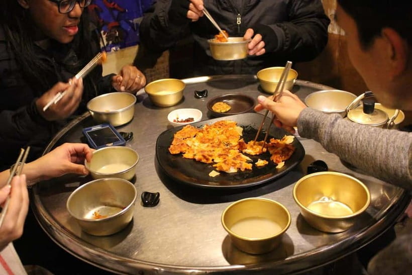 Small-Group Night Dining Tour: 10 Tastings With KBBQ Course - The alcohol and tastings: soju, rice wine, and beer without the guesswork