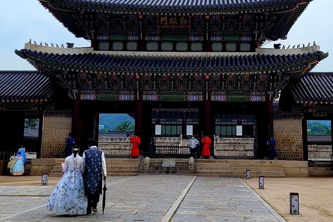(Small Group) Palace & Seoul Old Town Highlights - Insadong: crafts, tea-house streets, and how to read a neighborhood fast