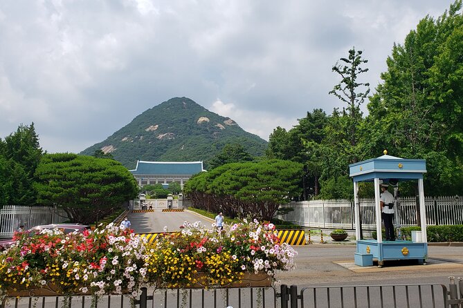 (Small Group) Palace & Seoul Old Town Highlights - Gyeongbokgung Palace: Joseon power you can actually see