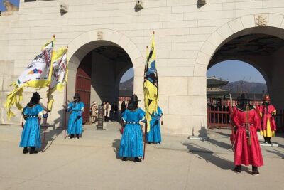 Small-Group Royal Palace and Seoul City Tour (hotel pick-up)