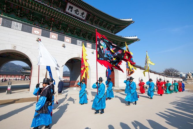 Small Group Seoul Highlight Tour opt. Hanbok & Tea Ceremony - Gwangjang Market Snacks and Street Food Culture
