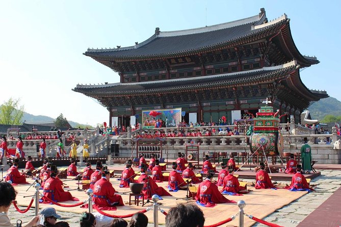 Small-Group Seoul Tour with Gyeongbokgung Palace (hotel pick-up) - A tight morning plan that mixes temple calm with palace spectacle
