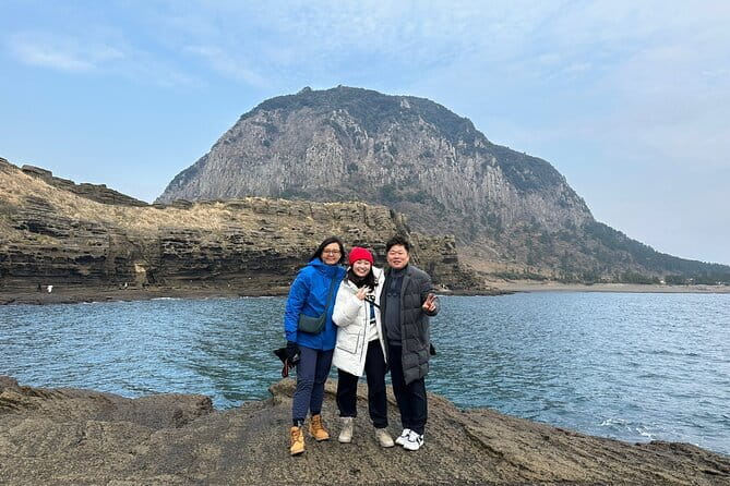 Small Group Tour in West Jeju Healing Island w/Caves & Dolphins - O’Sulloc Tea Museum: tea tastings plus practical shopping time