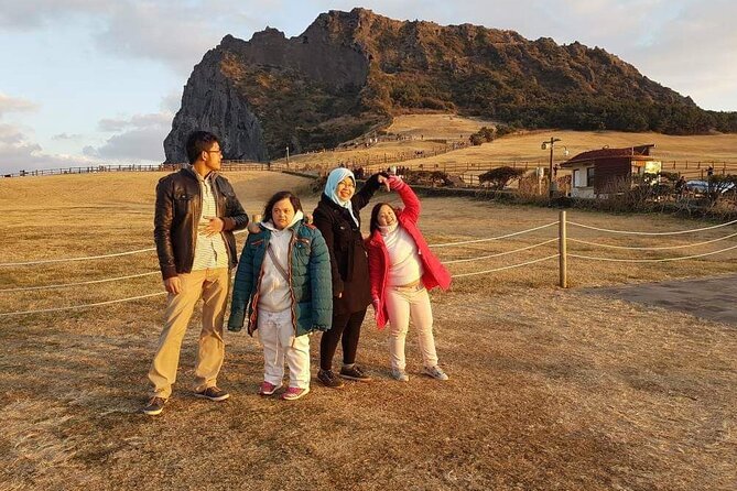 South and West Jeju Island Private Tour with Lunch in jeju island - Should you book this South and West Jeju private tour?