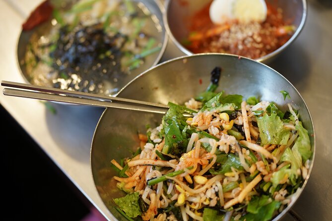 Street Food Fiesta in Namdaemun Market - Stop 2 at Sungnyemun Gate: what that short architecture break adds