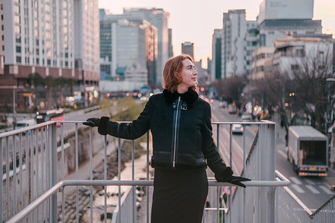 Street photoshoot and Seoul Hidden gem History Walking Tour - Cheonggyecheon Stream and Seun Arcade: the Seoul contrast you came for