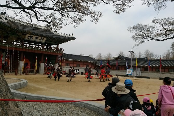 Suwon Hwaseong Fortress and Korean Folk Village Day Tour from Seoul - The ginseng center stop: educational or time wasted?
