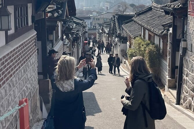 Tour Seoul’s oldest district with a storyteller from Bukchon - Unhyeongung: Royal Succession in One Small Stop
