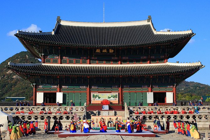 Walking Tour with Gyeongbokgung Palace, Bukchon, Insadong - How this route turns three neighborhoods into one clear story